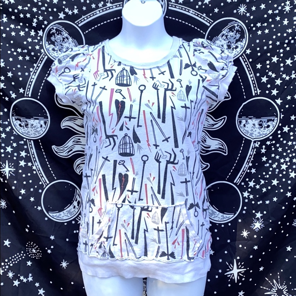 Keys & broken heart top